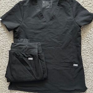 FIGS Women’s Black Scrub Set